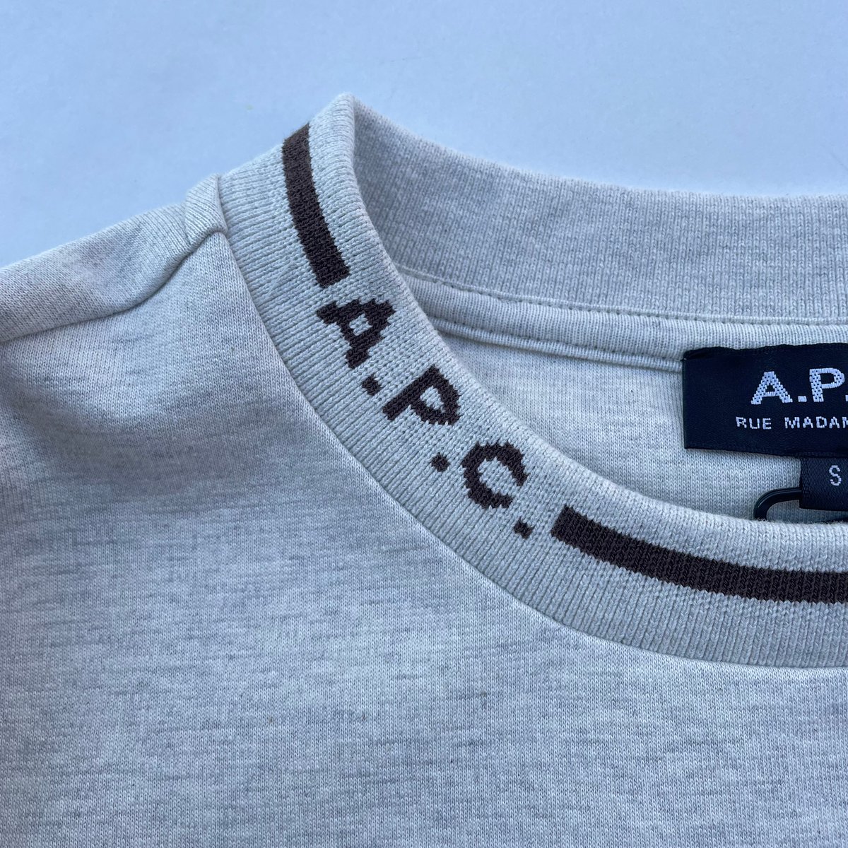 A.P.C. EARLスウェットシャツ | OUI FOYER オンラインショップ