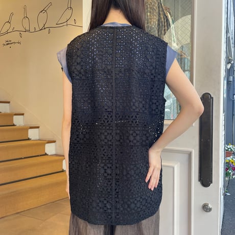 U PHORICA　カットワーク刺繍ベストブラウス