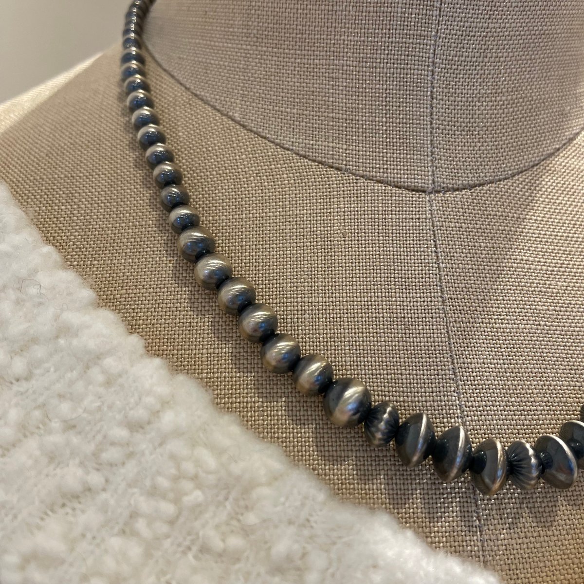ナバホパールづくしの華奢ネックレス40.4cm ナバホパール×シルバー925燻ビーズの華奢ネックレス41.5cm