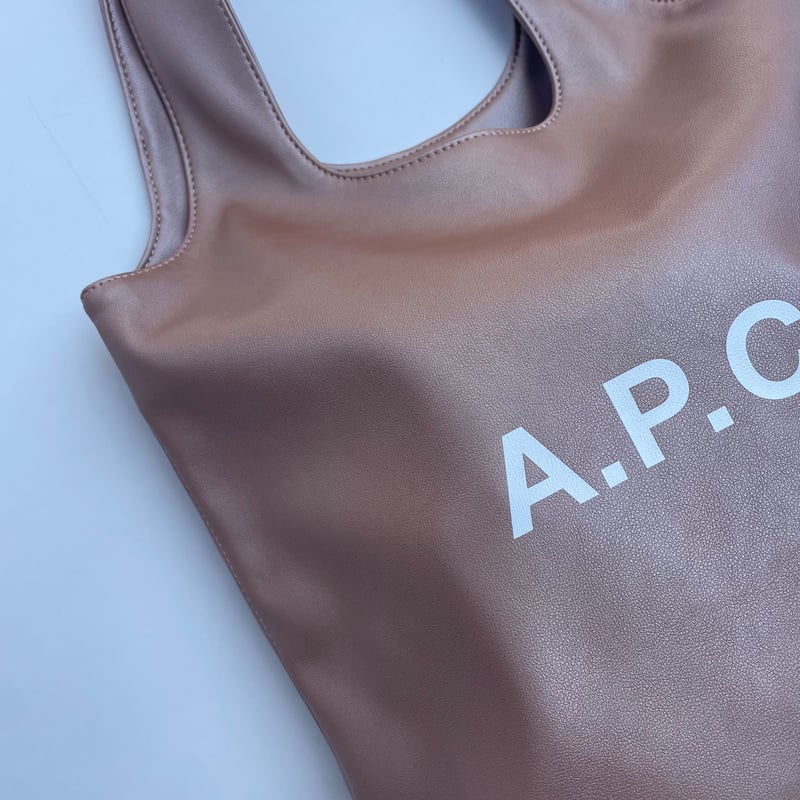 A.P.C. NINONスモールトートバッグ | OUI FOYER オンラインショップ A.P.C. NINONスモールトートバッグ | OUI FOYER オンラインショップ