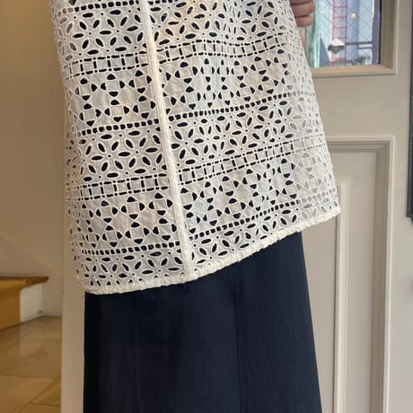U PHORICA　カットワーク刺繍ベストブラウス