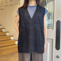 U PHORICA　カットワーク刺繍ベストブラウス