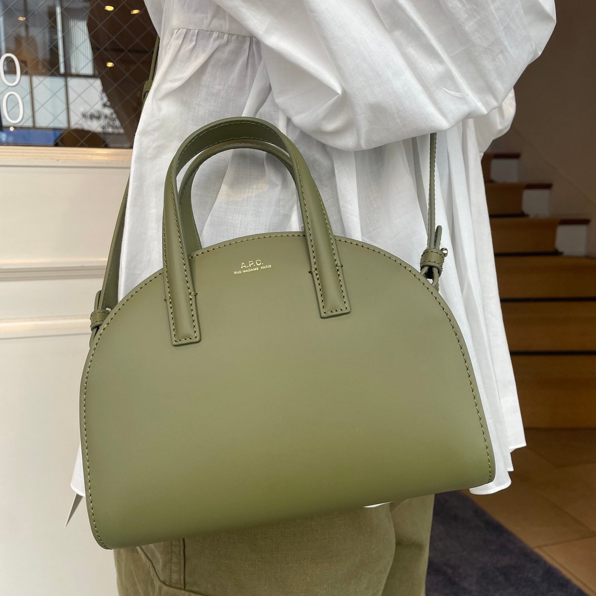 A.P.C. Demi-Lune スモールトートバッグ | OUI FOYER オンラインショップ