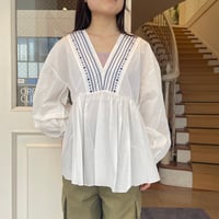 U PHORICA オーガニックコットンギャザーブラウス | OUI FOYER 