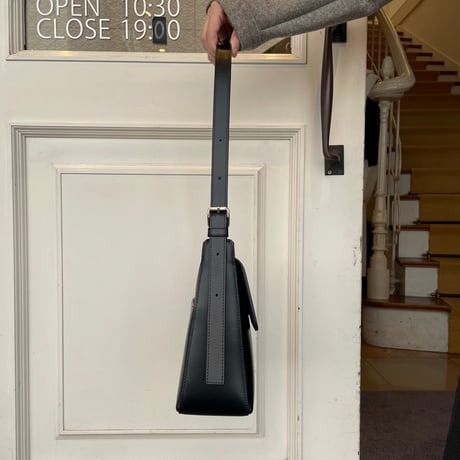 A.P.C.　VIRGINIEフラップバッグ