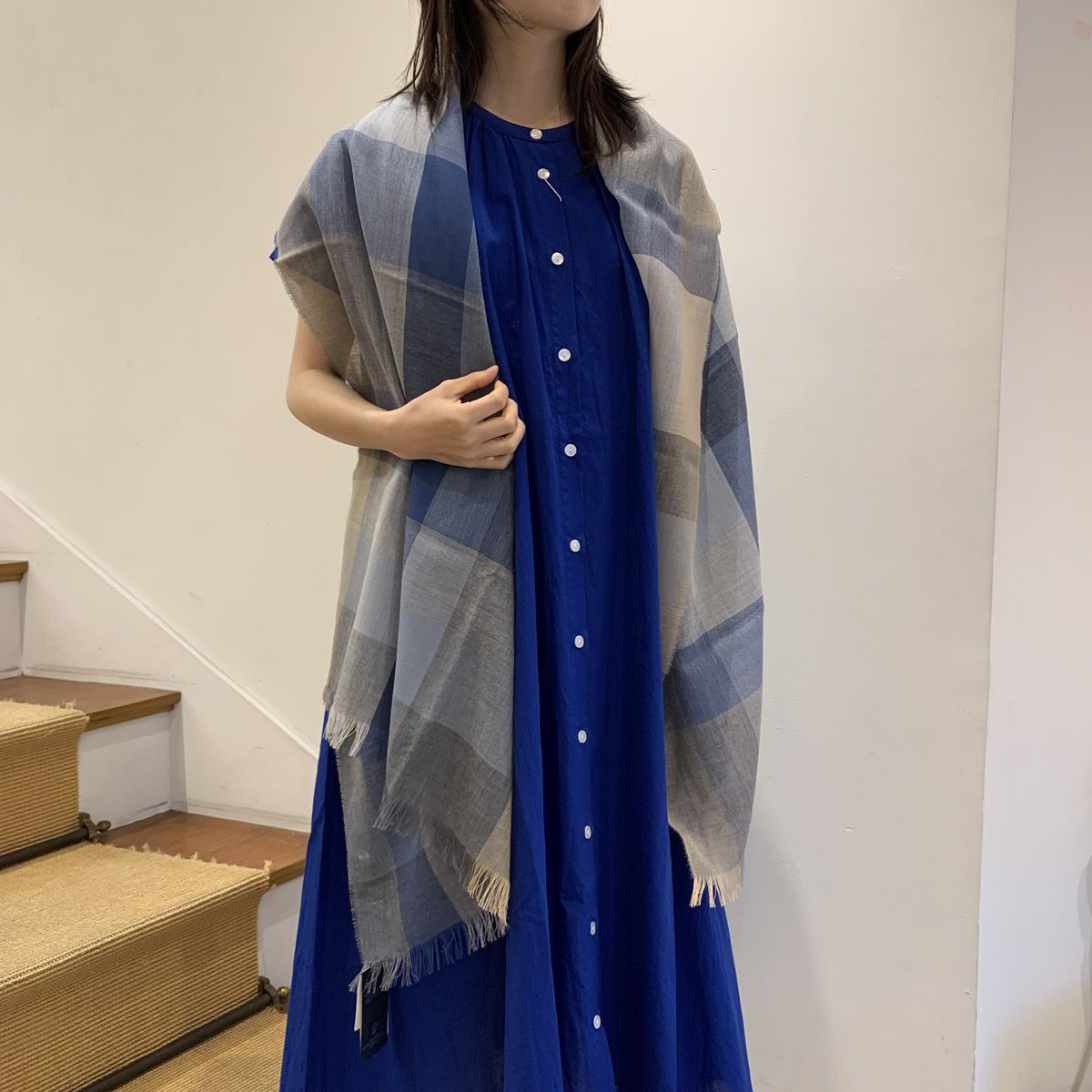Johnstons of Elgin 薄手大判ウールストール 180×70 Johnstons of Elgin 薄手大判ウールストール 180×70
