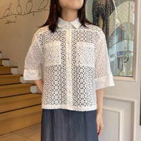 U PHORICA カットワーク刺繍シャツ