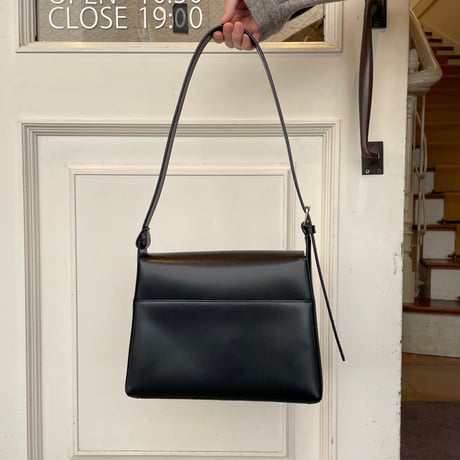 A.P.C.　VIRGINIEフラップバッグ