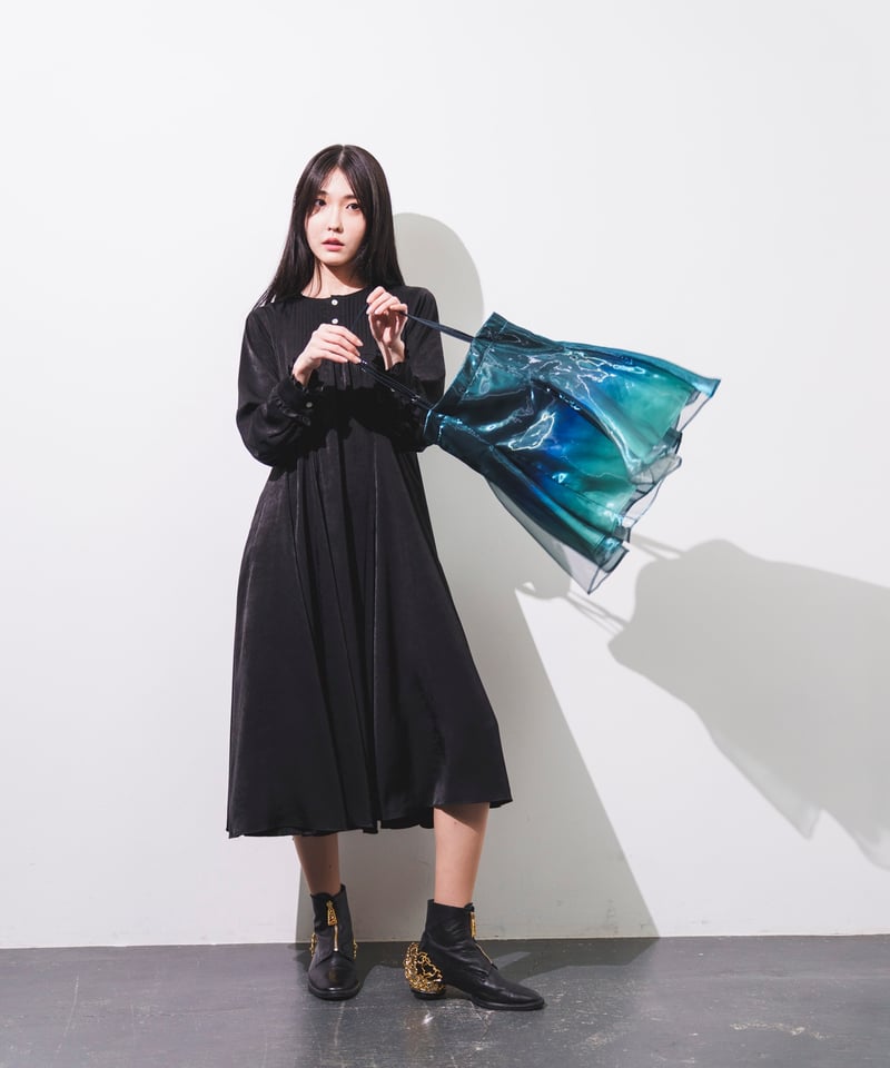 見えないものを見ようとして見上げた夜空に駆ける透明彩度のキャミ