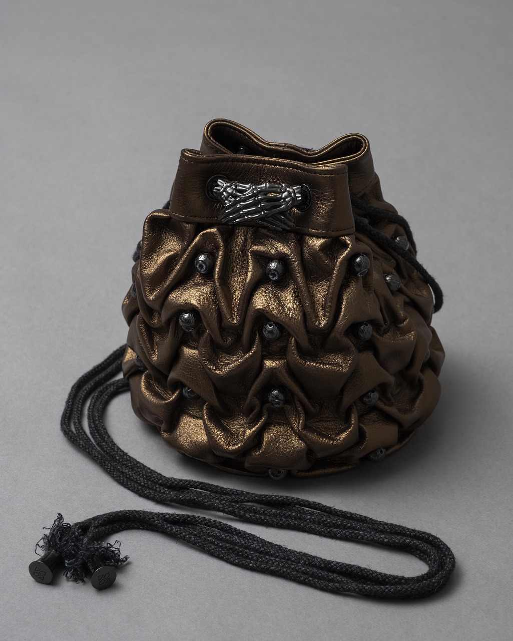 2025/9/30-11/1 WEB注文受付中】百々目くレザー巾着バッグ | ha | za