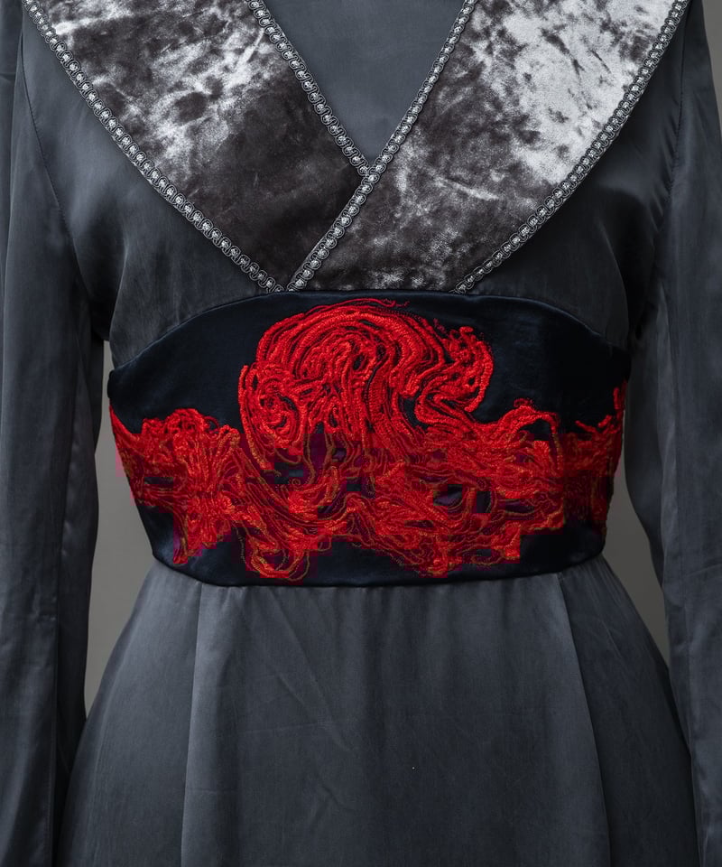 2025/9/30-11/1 WEB注文受付中】煙に巻かれたワンピース | ha | za