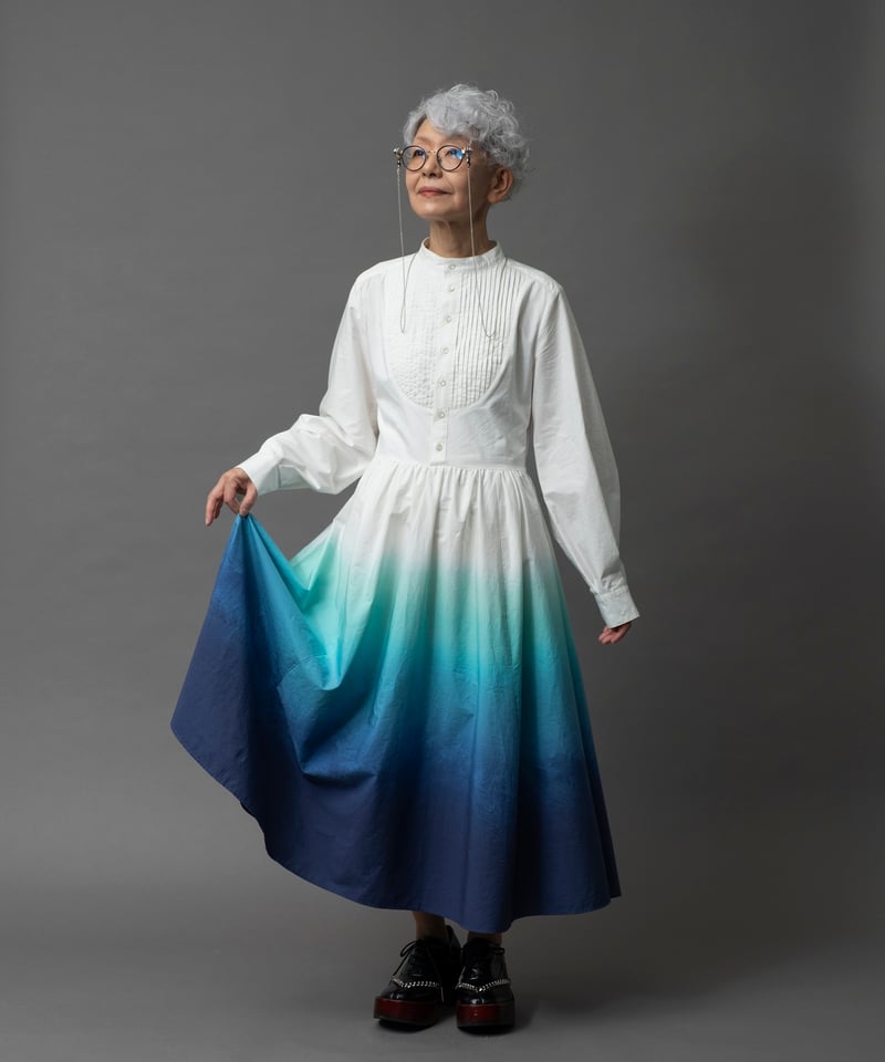 2025/9/30-11/1 WEB注文受付中】見えないものを見ようとして見上げた