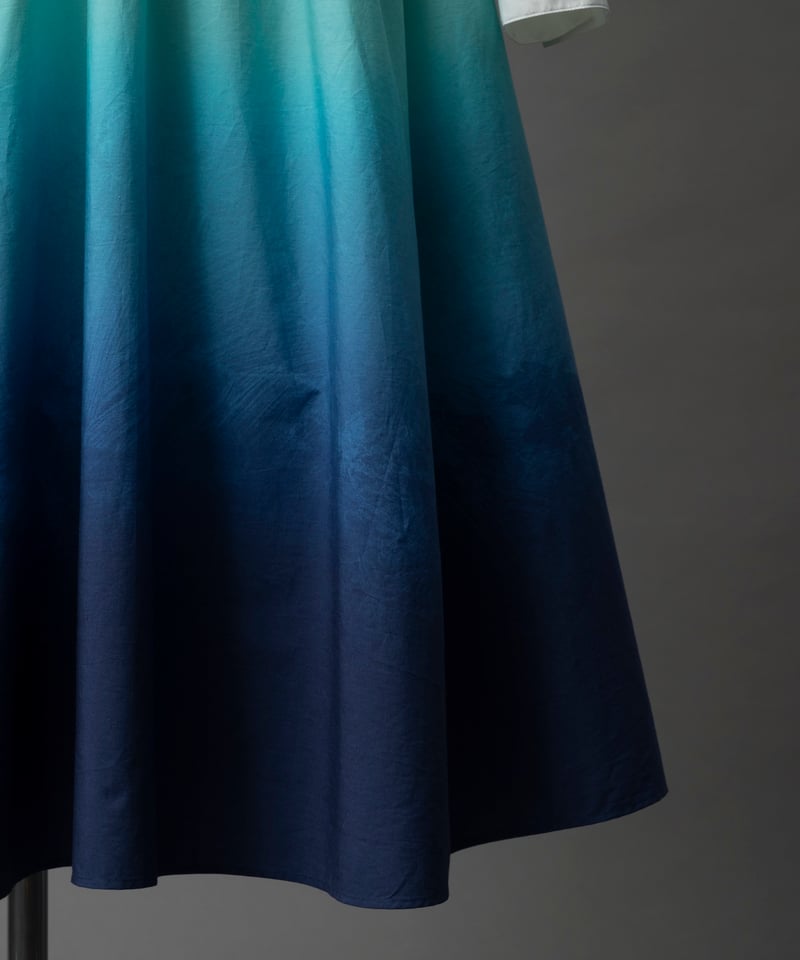 【MOCA】hazama 見えないものを見ようとして見上げた夜空のパーカー MOCA】hazama 見えないものを見ようとして見上げた夜空の