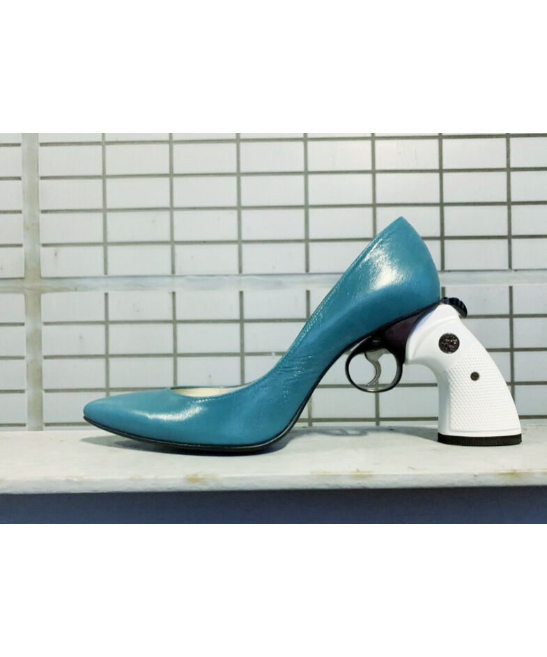 惹き鉄となるヒールパンプス ha|za|ma