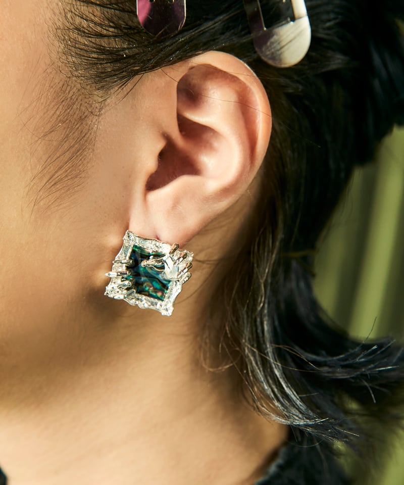 hazama 惹く手あまたのピアスブラック