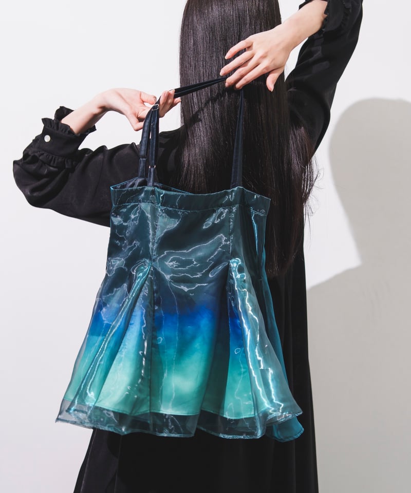 見えないものを見ようとして見上げた夜空に駆ける透明彩度のキャミ