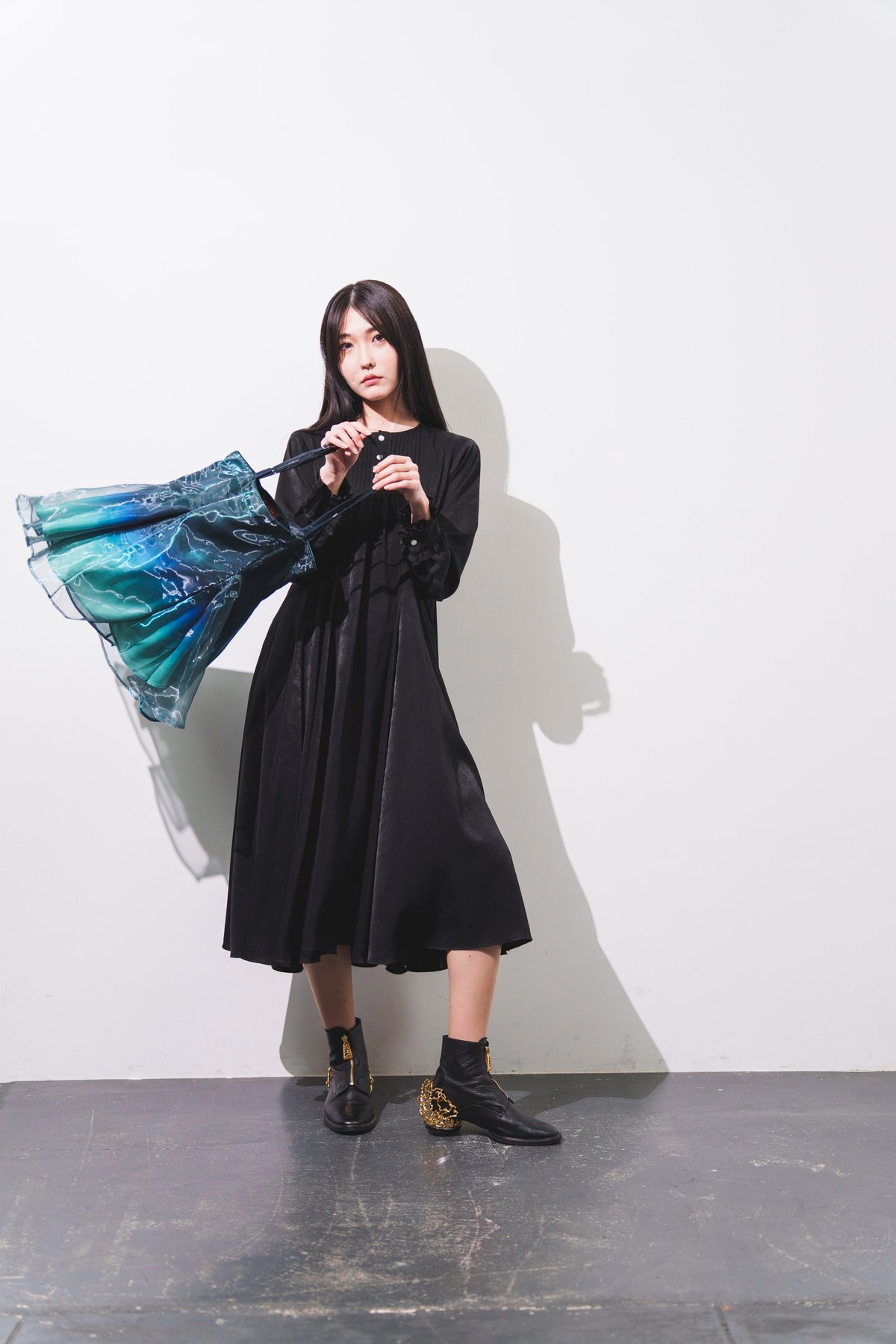 見えないものを見ようとして見上げた夜空に駆ける透明彩度のキャミ