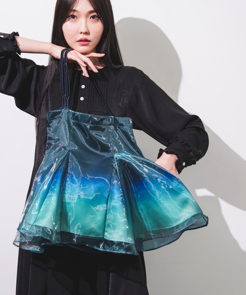 見えないものを見ようとして見上げた夜空に駆ける透明彩度のキャミ