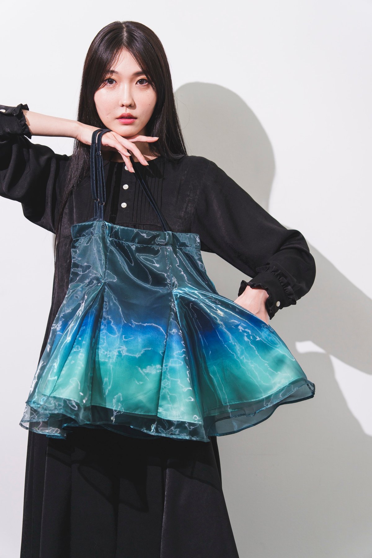 見えないものを見ようとして見上げた夜空に駆ける透明彩度のキャミ