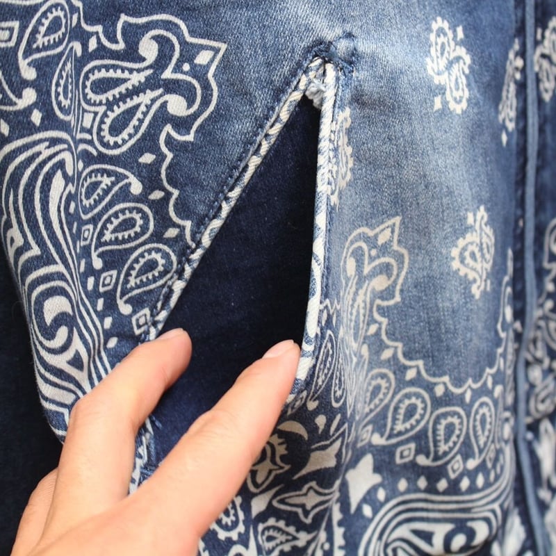 インディゴ　デニム　ダウン　ペイズリー柄　M TMT（ティーエムティー）の「DENIM REVERSIBLE DOWN VEST