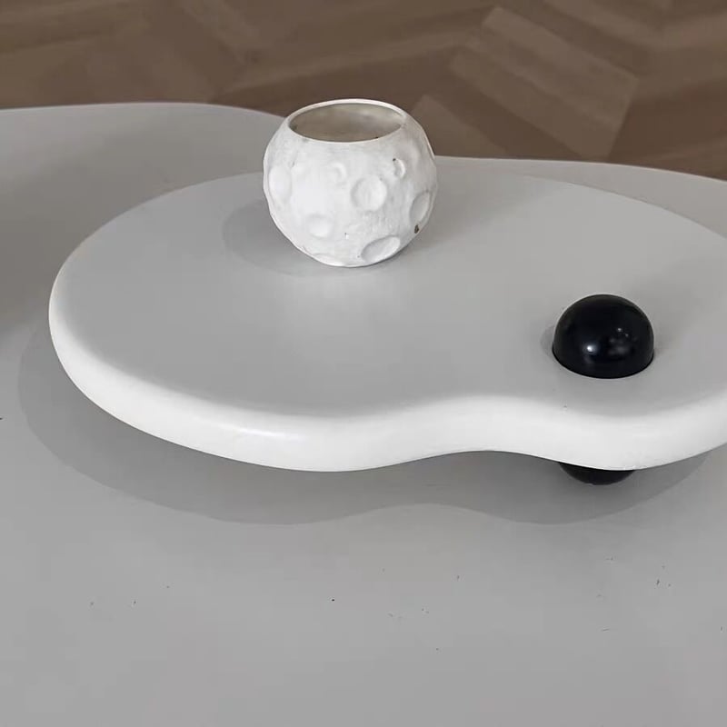 花形の脚付き陶器トレイ 花形の脚付き陶器トレイ 花形の脚付き陶器トレイ