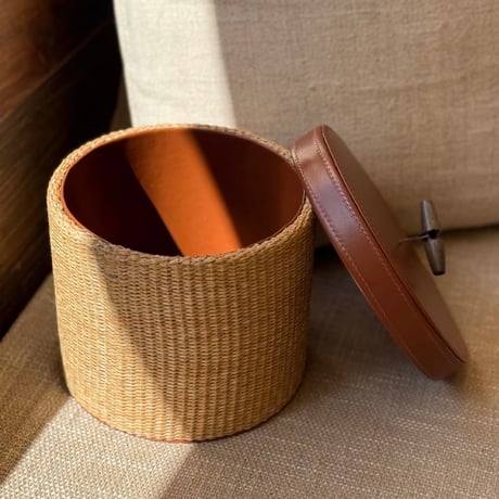 #天然草編み × レザー 蓋付き ラウンド バスケット 全2サイズ 収納 小物入れ