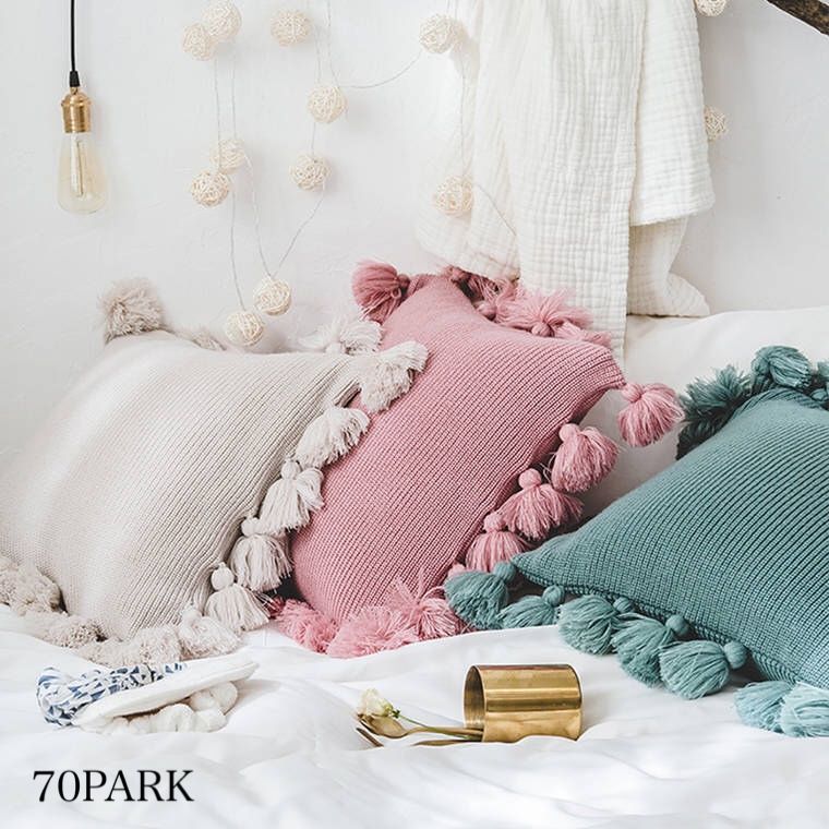 アンティークニードルポイント プチポワン犬と薔薇 色糸タッセル付