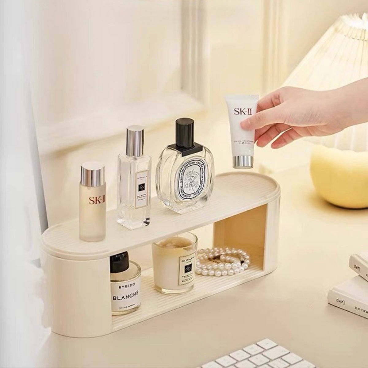 香水 ミニチュア 大量 ディスプレイ 飾り棚 fit=scale-down,w=1200