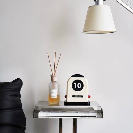 #モノトーン レトロ カード式 万年 カレンダー 卓上 木製 デスク