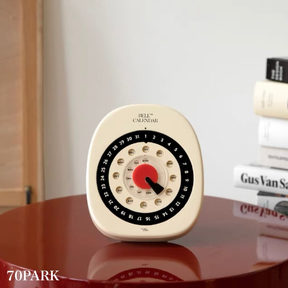 赤とシルバーの、日付カウンター万年カレンダー fit=scale-down,w=1200