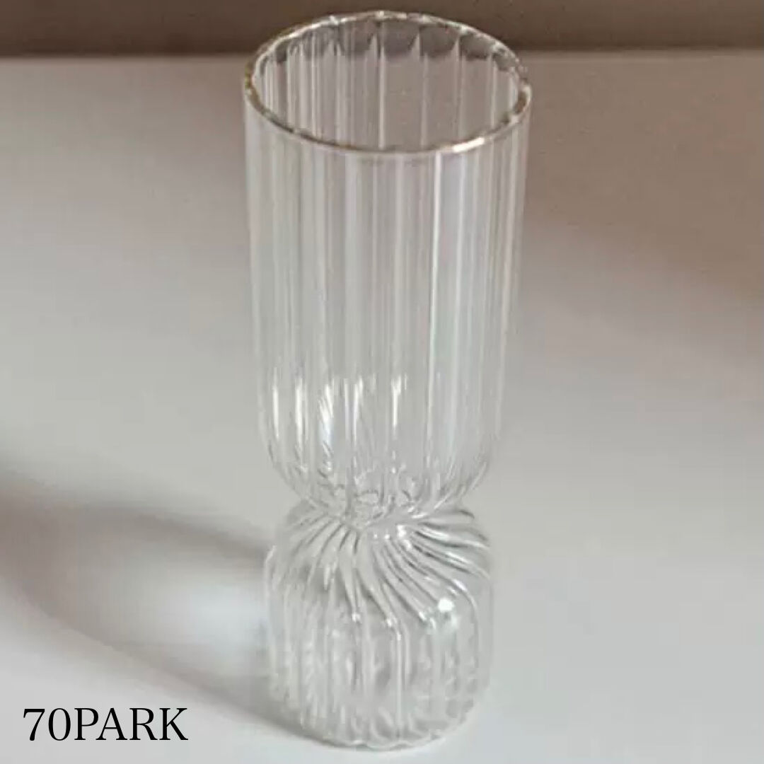 ウランガラス花瓶 (青＆透明のストライプ模様) ウランガラス花瓶 (青＆透明のストライプ模様)