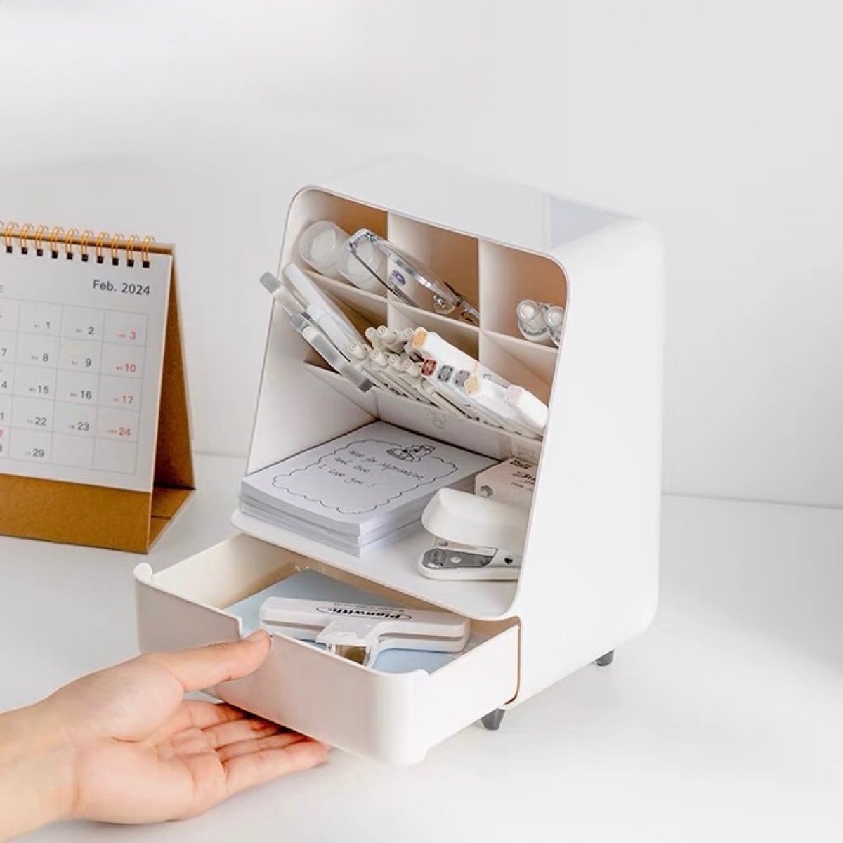 CHANEL ブラック収納ボックス 3仕切り　コスメスタンド CHANEL ブラック収納ボックス 3仕切り コスメスタンド - メルカリ