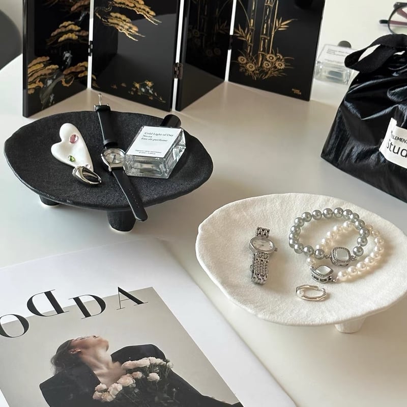 マットカラー 脚付き ラウンド アクセサリー トレイ 全2色 | 70PARK