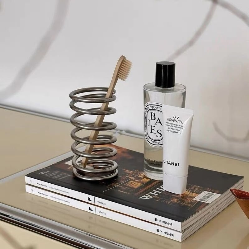 CHANEL メイクスタンド　筆立て　花瓶　ペン立て CHANEL メイクスタンド筆立て花瓶ペン立て
