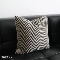 #ブラック ヘリンボーン柄 クッションカバー 45×45 モノトーン