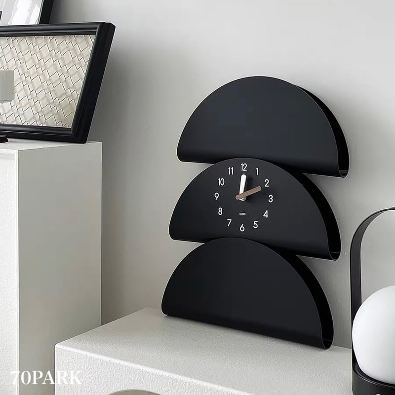 ハーフムーン デザイン クロック 全2色 半円 壁掛け時計 | 70PARK