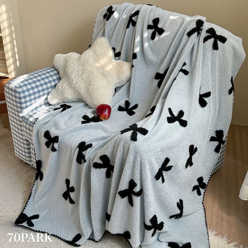 青色リボン模様タオルケット