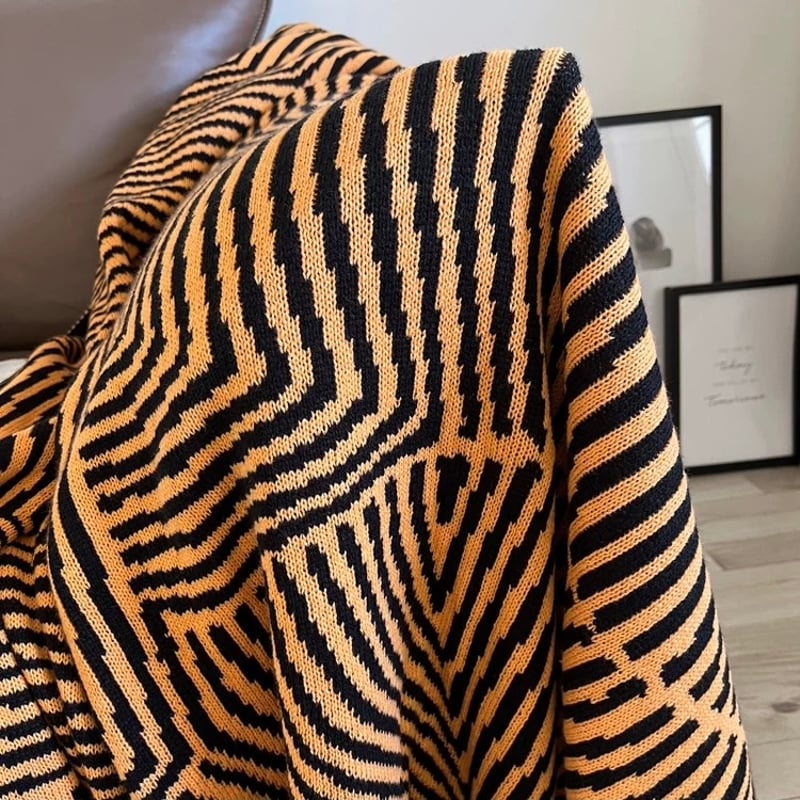 オレンジ ブラック 幾何学柄 ニット ブランケット 120×160 膝掛け | 70PARK