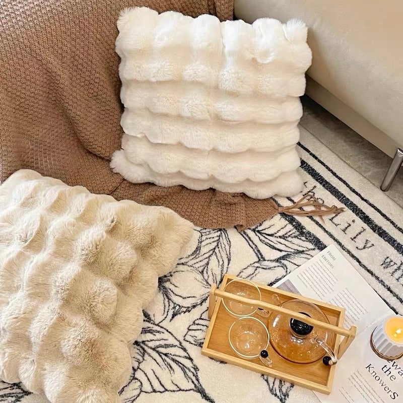 ファー素材クリーム色クッション フェイクファー ふわとろ ポコポコ クッションカバー 全3色 45×45 | 70PARK