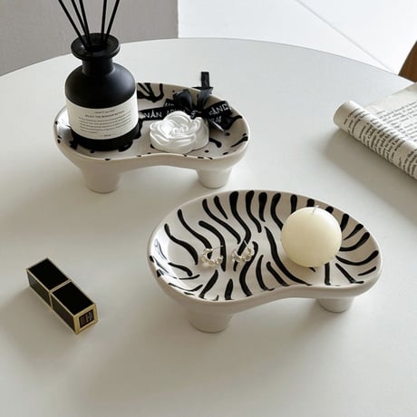 #ゼブラ柄 脚付き ウエーブ アクセサリー トレイ 全2種