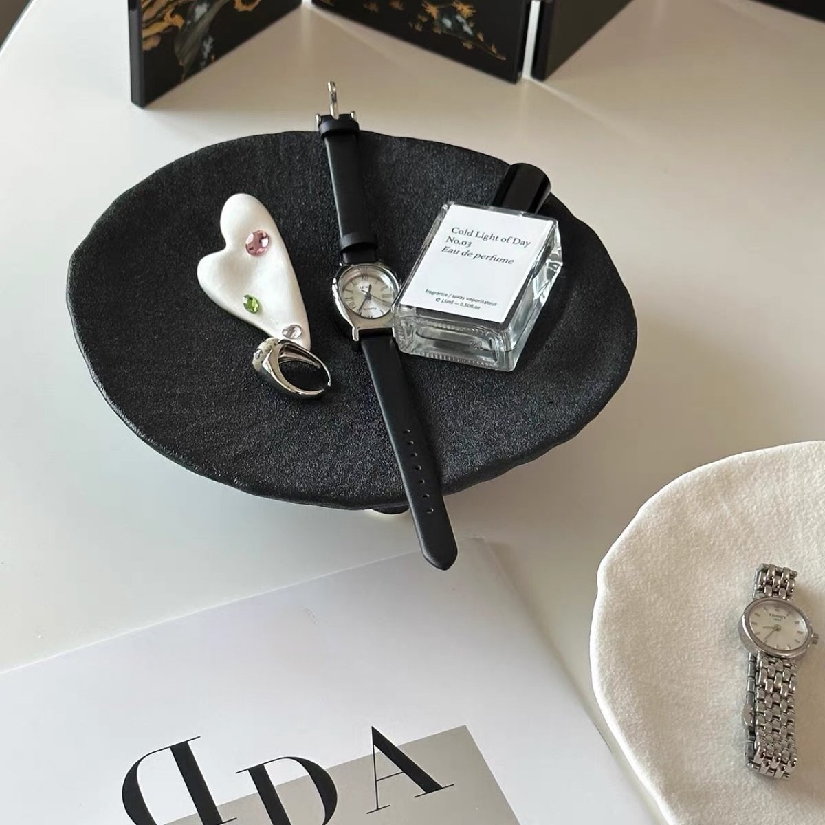 マットカラー 脚付き ラウンド アクセサリー トレイ 全2色 | 70PARK