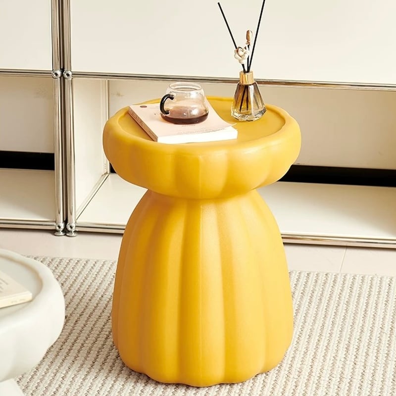 ☆フラワーモチーフのサイドテーブル・フランスアンティーク☆ ☆フラワーモチーフのサイドテーブル・フランスアンティーク フラワー