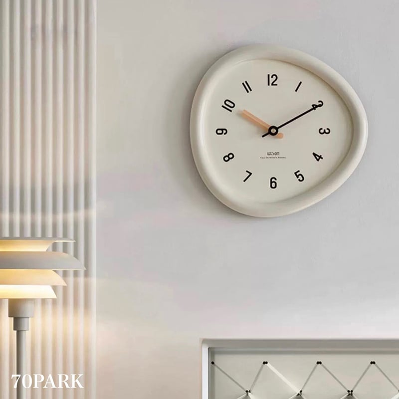 チャビー ユニーク フレーム クロック 全2色 壁掛け時計 | 70PARK