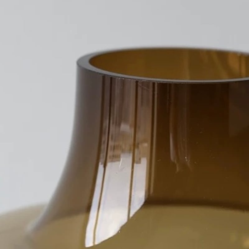 ダークブラウン 花瓶　金色の房飾り付き ダークブラウン 花瓶 金色の房飾り付き