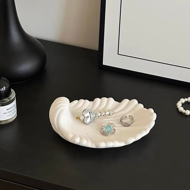 マット モノトーン シェル モチーフ セラミック アクセサリー トレイ