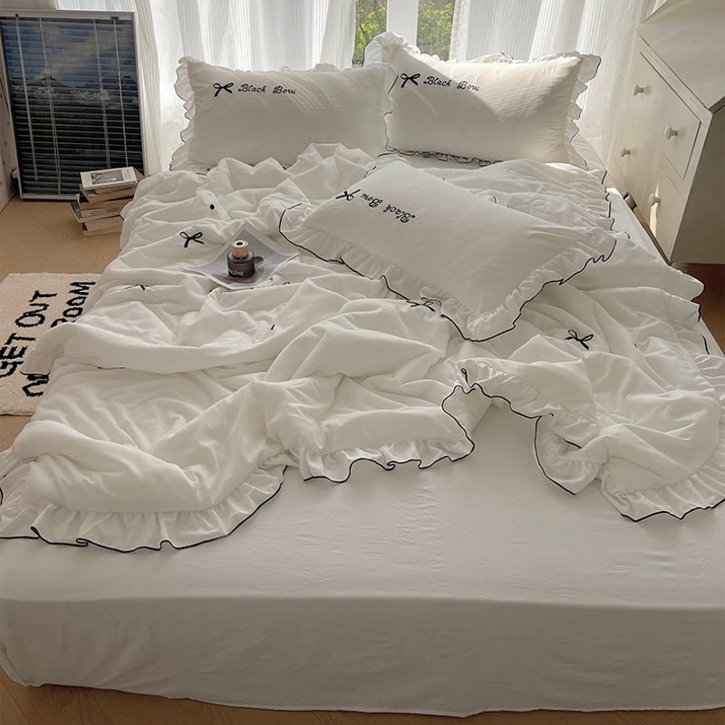 ホワイト フリル付き クイーンカバーセット
