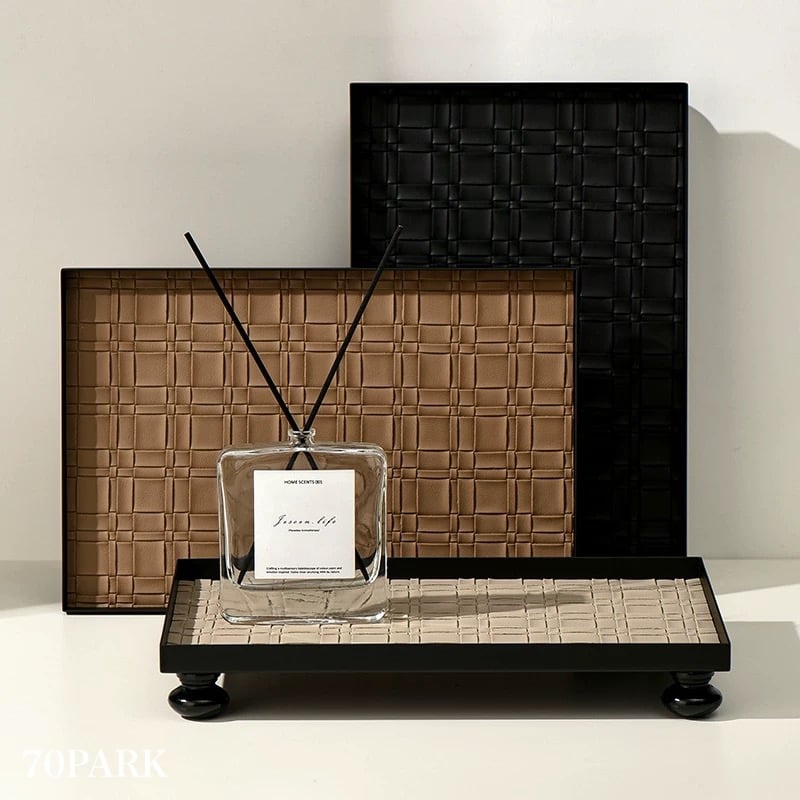 新品 アタ 長方形トレー 編み込みデザイン 脚付き アイアン フレーム 編み込み レザー 長方形 トレイ 全3色 | 70PARK