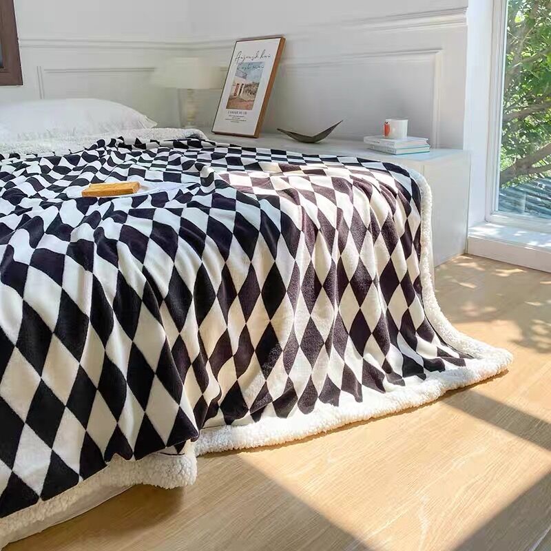 FENDI 幾何学模様 フリースブランケット FENDI 幾何学模様 フリースブランケット FENDI 幾何学模様 フリース