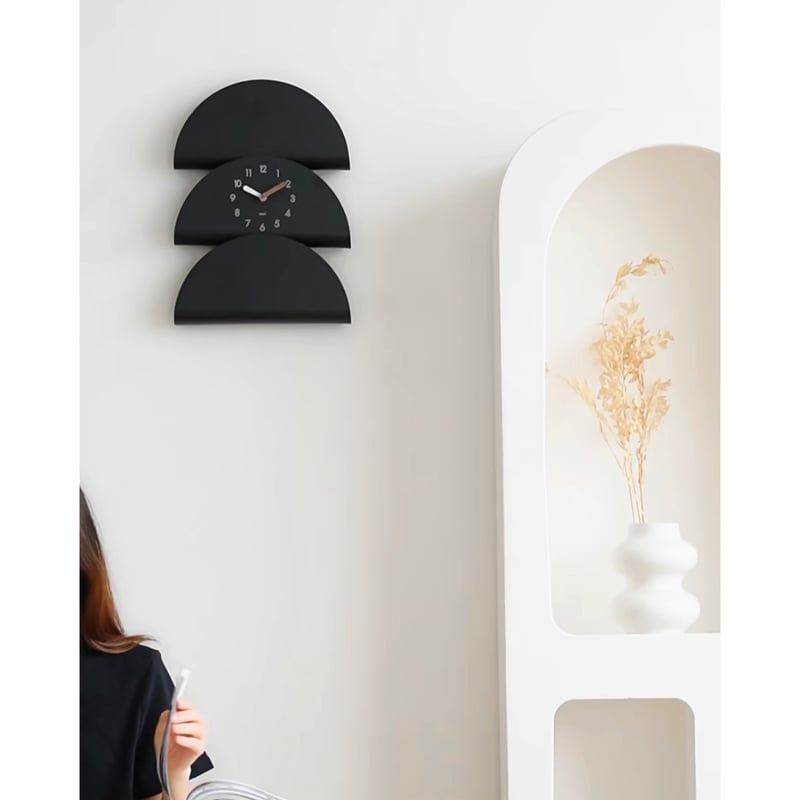 希少　イギリス　アンティーク　オーク材　シンプル　ハーフムーン　ろくろ　IG ハーフムーン デザイン クロック 全2色 半円 壁掛け時計 | 70PARK