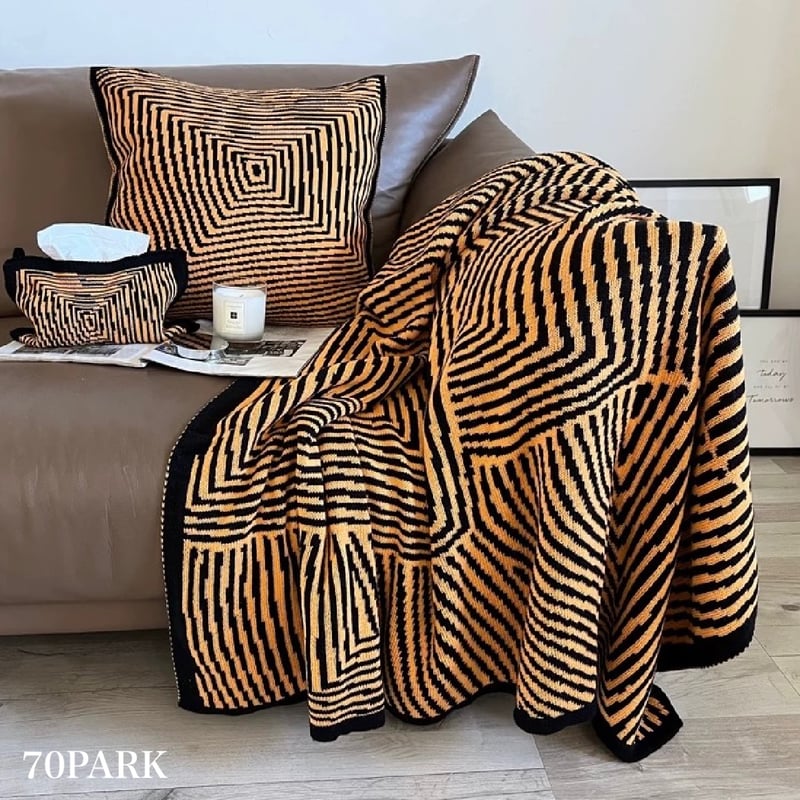 オレンジ ブラック 幾何学柄 ニット ブランケット 120×160 膝掛け | 70PARK